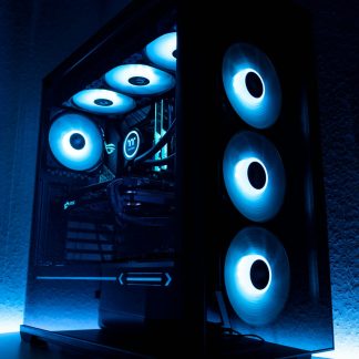 Custom Liquid-Cooled RTX 4090 Gaming Battlestation & Dual OLED Setup